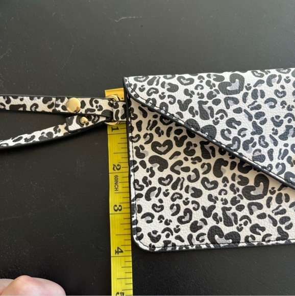Betsey Johnson Black Gray White Leopard Heart Envelope Wristlet Like New